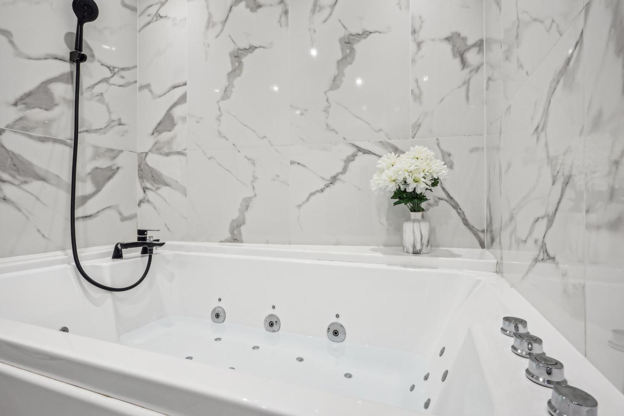 Studio Avec Jacuzzi & Vue Sur Le Parc Soubiran Dammarie-lè-Lys 外观 照片